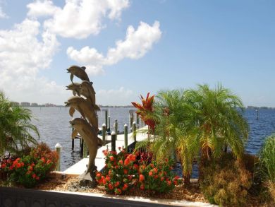Six Bedroom Luxury Vacation Rental at Cape Coral